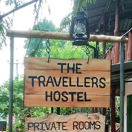 The Traveller'S Hostel & Private Rooms Сігірія Екстер'єр фото